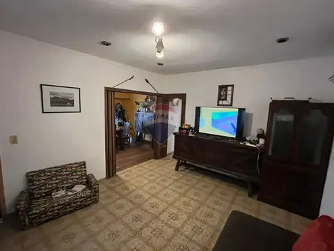 CASA EN VENTA 4 AMB CON COCHERA Y QUINCHO