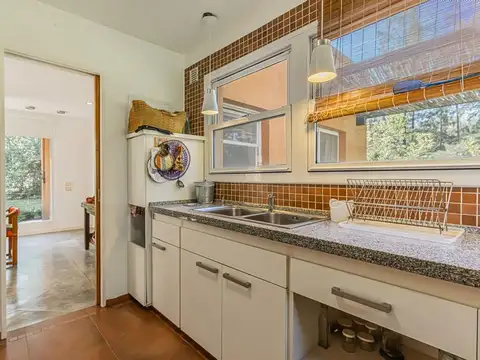 Casa en Alquiler con 2 cocheras