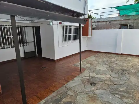 Casa de Pasillo 2 Dormitorios con Patio y Terraza