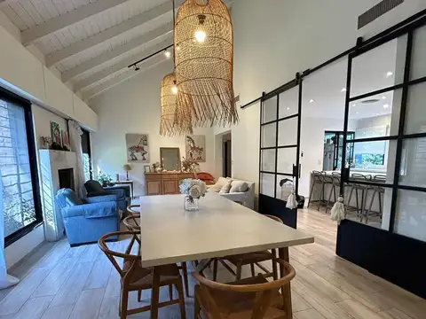 Casa en Venta de 4 dormitorios con pileta en Rosario -  Hostal del Sol