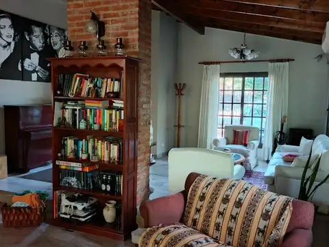 Casa en Venta con 3 cocheras