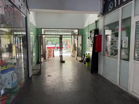 Av. Eva Peron  al 1700