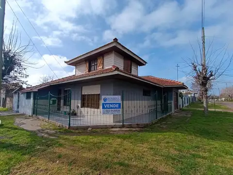 EN BLOCK: CASA   2 DEPARTAMENTOS