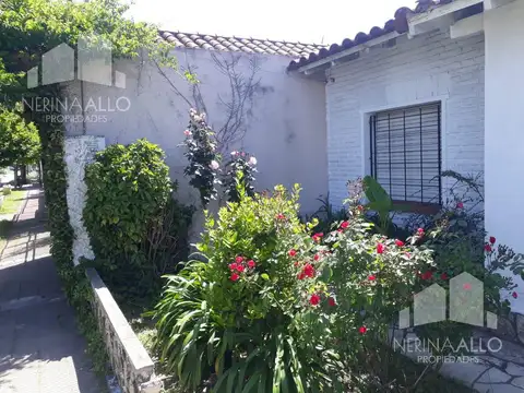 VENTA CASA CASTELAR NORTE A RECICLAR CUATRO AMBIENTES