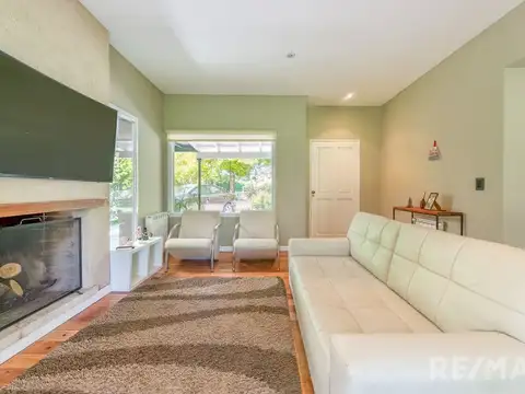 Casa en Venta con 3 cocheras