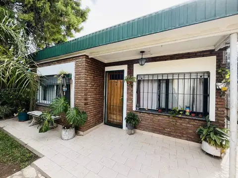 CASA 4 AMBIENTES VENTA CON GARAGE EN VILLA BOSCH