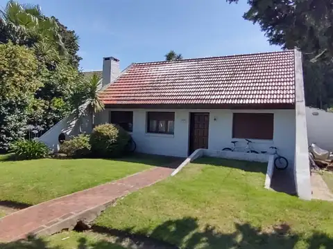 Venta de casa con pileta en Country Privado Loma Verde