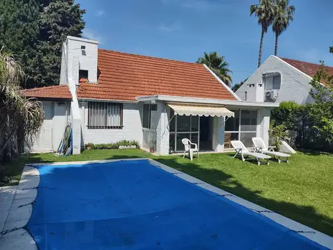 Venta de casa con pileta en Country Privado Loma Verde