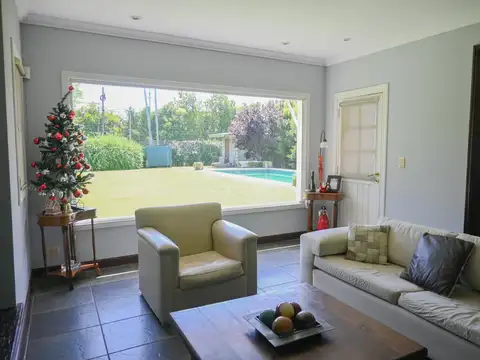 Casa 7 ambientes con 5 baños