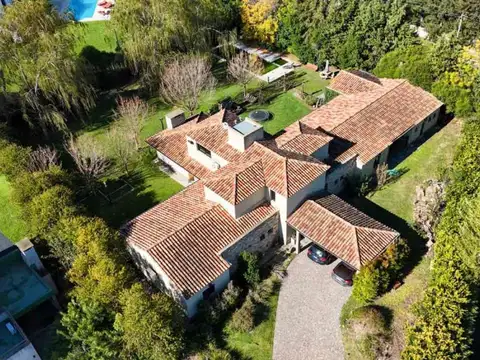 5 AMBIENTES PISCINA QUINCHO PARRILLA COCHERA