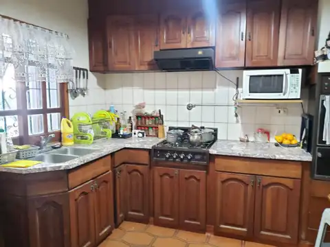 Casa 5 ambientes con 2 baños