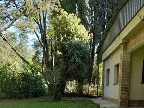 Casa importante con buen terreno – La Bolsa – Sierras de Cba