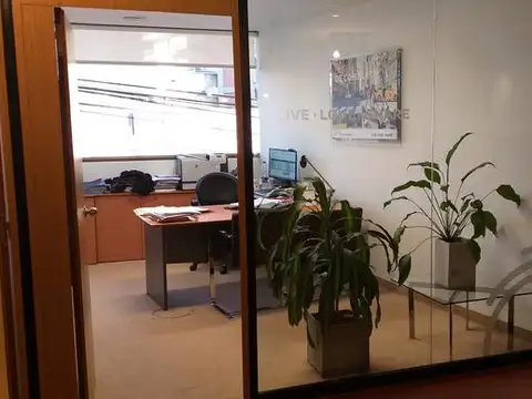 Oficina en Alquiler con 2 cocheras