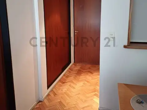 Uriburu José Evaristo 1000, Piso 0