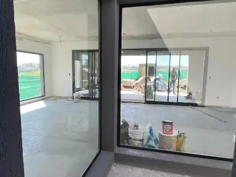 Casa 4 ambientes con 3 baños