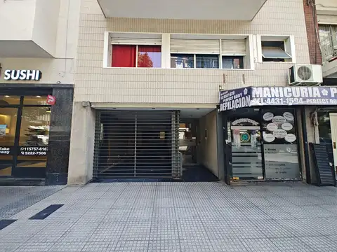 Dos Ambientes en exelente ubicación. Luminoso.