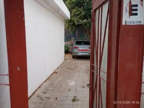 Casa en Alquiler con 2 cocheras