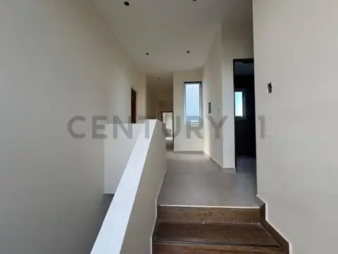 Casa 6 ambientes con 2 baños