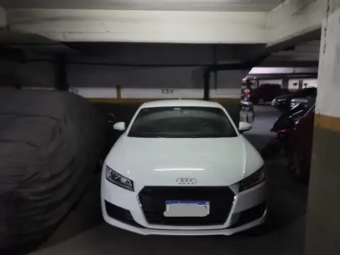 Venta cochera fija en Flores