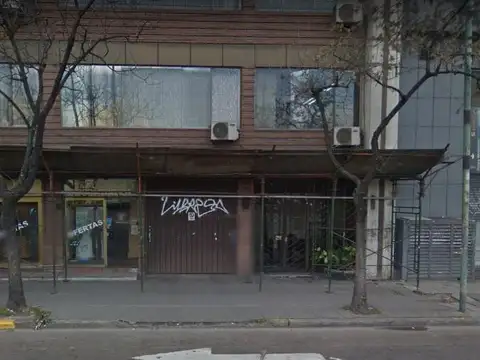 Excelente Cochera en Balvanera. Sobre Av. Jujuy.