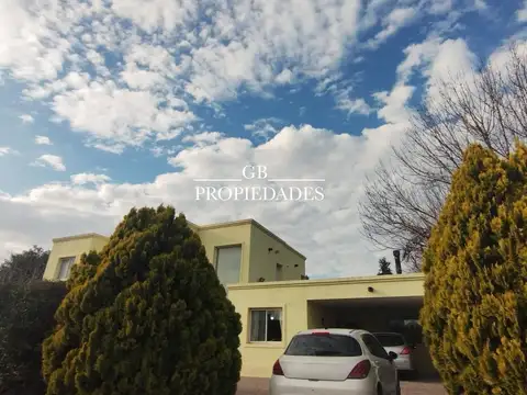 Casa 6 ambientes con 5 baños