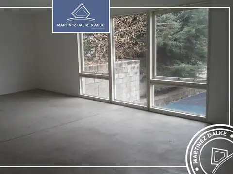 Oficina 4 ambientes con 6 baños