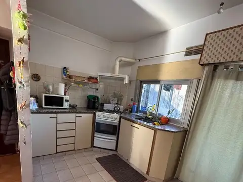 Venta estructura con departamentos y locales