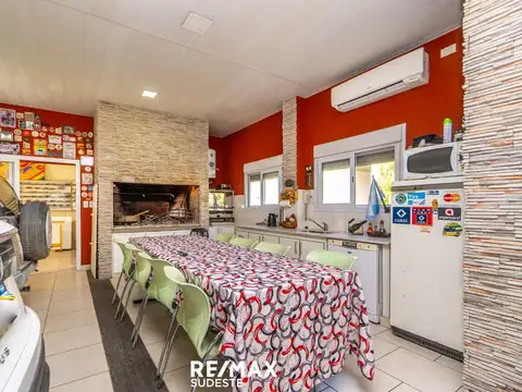 Casa en Venta con 3 cocheras