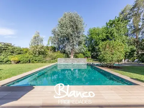 Casa en Venta con 6 cocheras