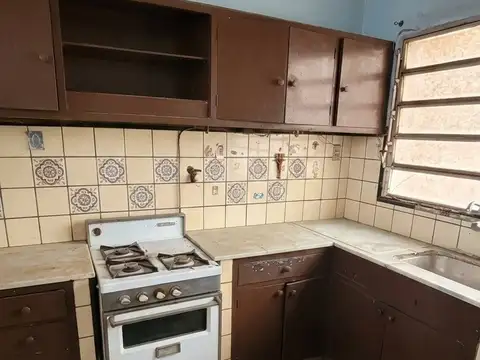 Casa 7 ambientes con 2 baños