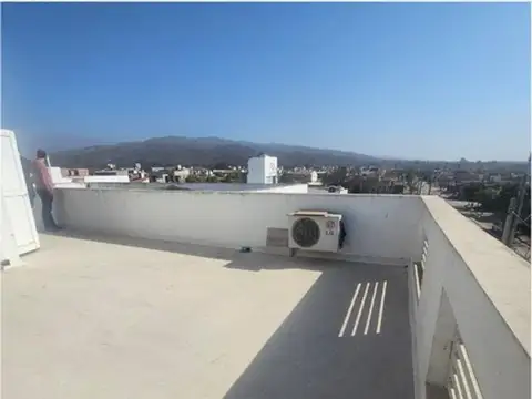 Exc. Casa 5 Dorm Vta gge-asador-jardin B°el Huaico 200