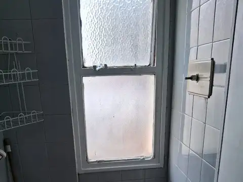 Se trata de un monoambiente , contrafrente, muy luminoso. Excelente estado