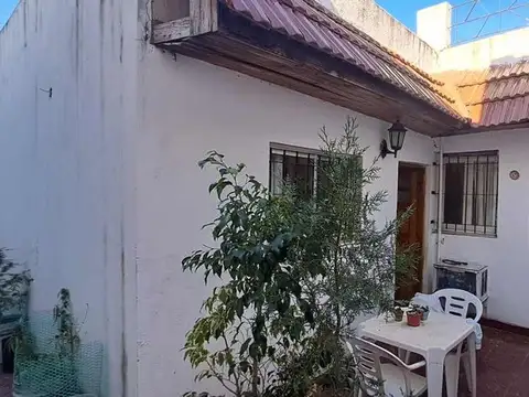 VENTA CASA COCHERA PATIO Y DEPARTAMENTO AVELLANEDA