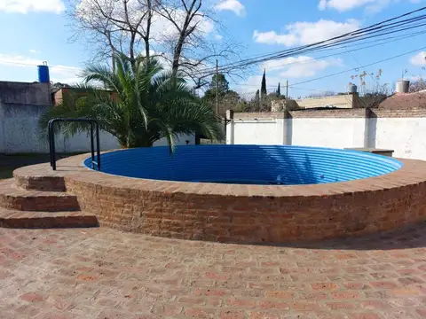 VENTA DE DOS CASAS QUINTA CON DEPTO Y PILETA