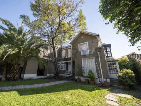 VENTA - CASA - BELLA VISTA - 5 DORMITORIOS - 1334 mt!