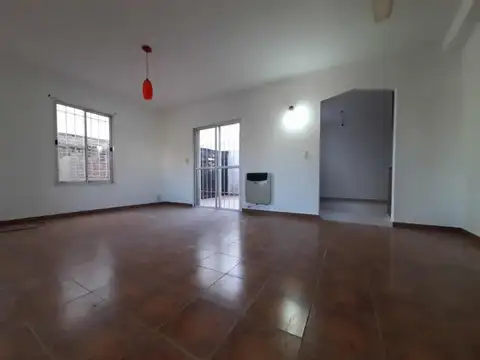 Depto Tipo Casa en Alquiler de 3 ambientes