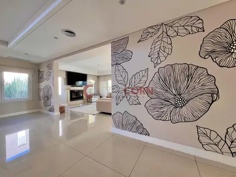 Casa 6 ambientes con 5 baños