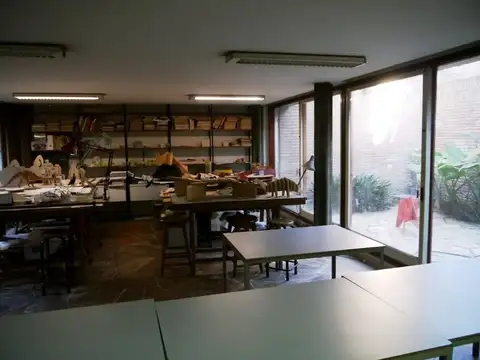 Casa 8 ambientes con 4 baños