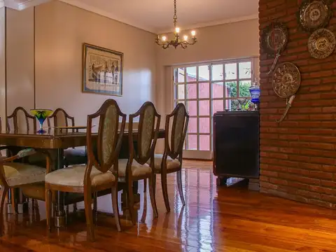 Casa 7 ambientes con 3 baños