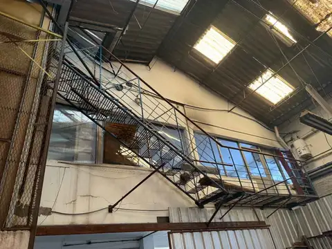 VENTA GALPON CON DEPARTAMENTOS  LANUS OESTE