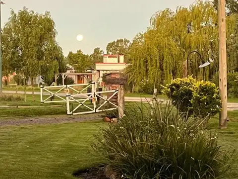 Casa en Venta con 2 cocheras