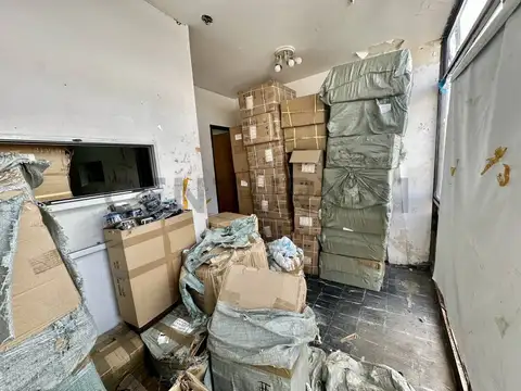 Venta Oficina en Once – IDEAL PARA DEPOSITO y con 3 despachos divididos.