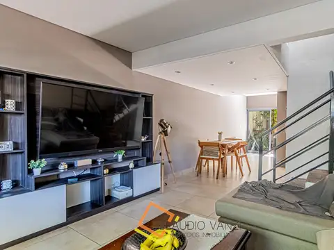 Depto Tipo Casa en Venta con 1 cocheras