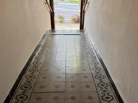 Casa 6 ambientes con 2 baños