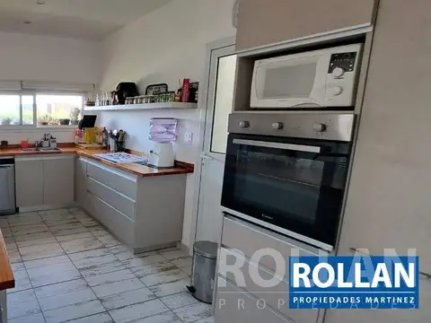 Casa 4 ambientes con 3 baños