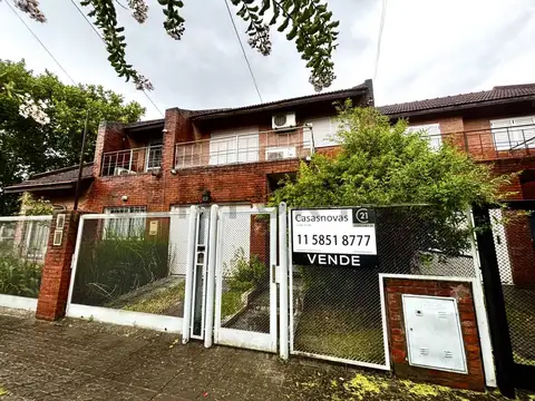DUPLEX DE DOS PLANTAS CON PATIO A LA VENTA EN ADROGUÉ