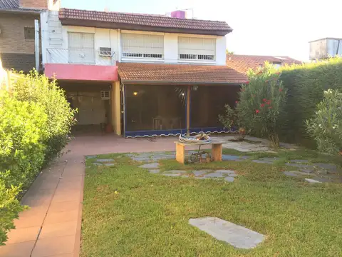 Chalet 4 ambientes en venta en Castelar norte