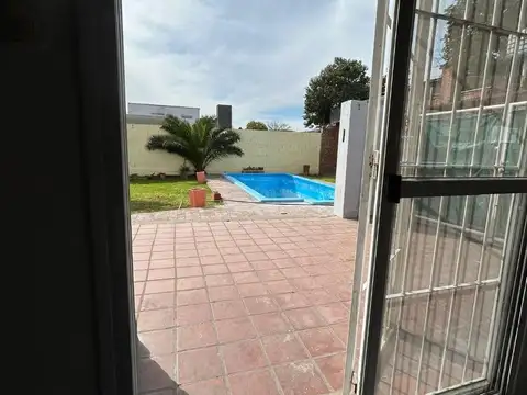 Depto Tipo Casa en Alquiler con 2 cocheras