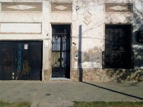 AMPLIA CASA 1 DORMITORIO CON PATIO AV. DEL ROSARIO Y AV. SAN MARTÍN