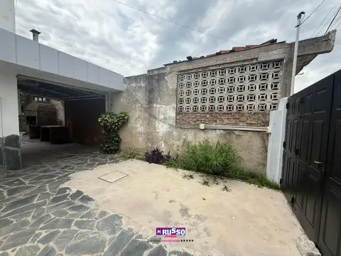 Casa en Alquiler en Isidro Casanova, $ 800.000